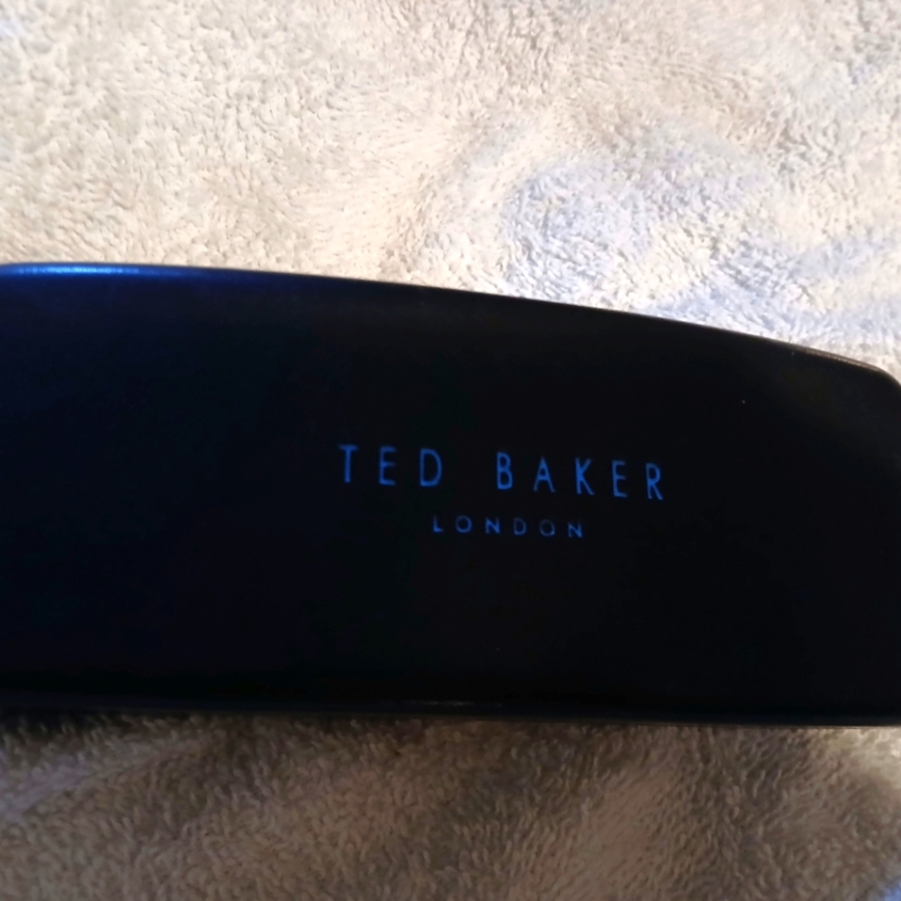 Ted Baker Case & Cloth